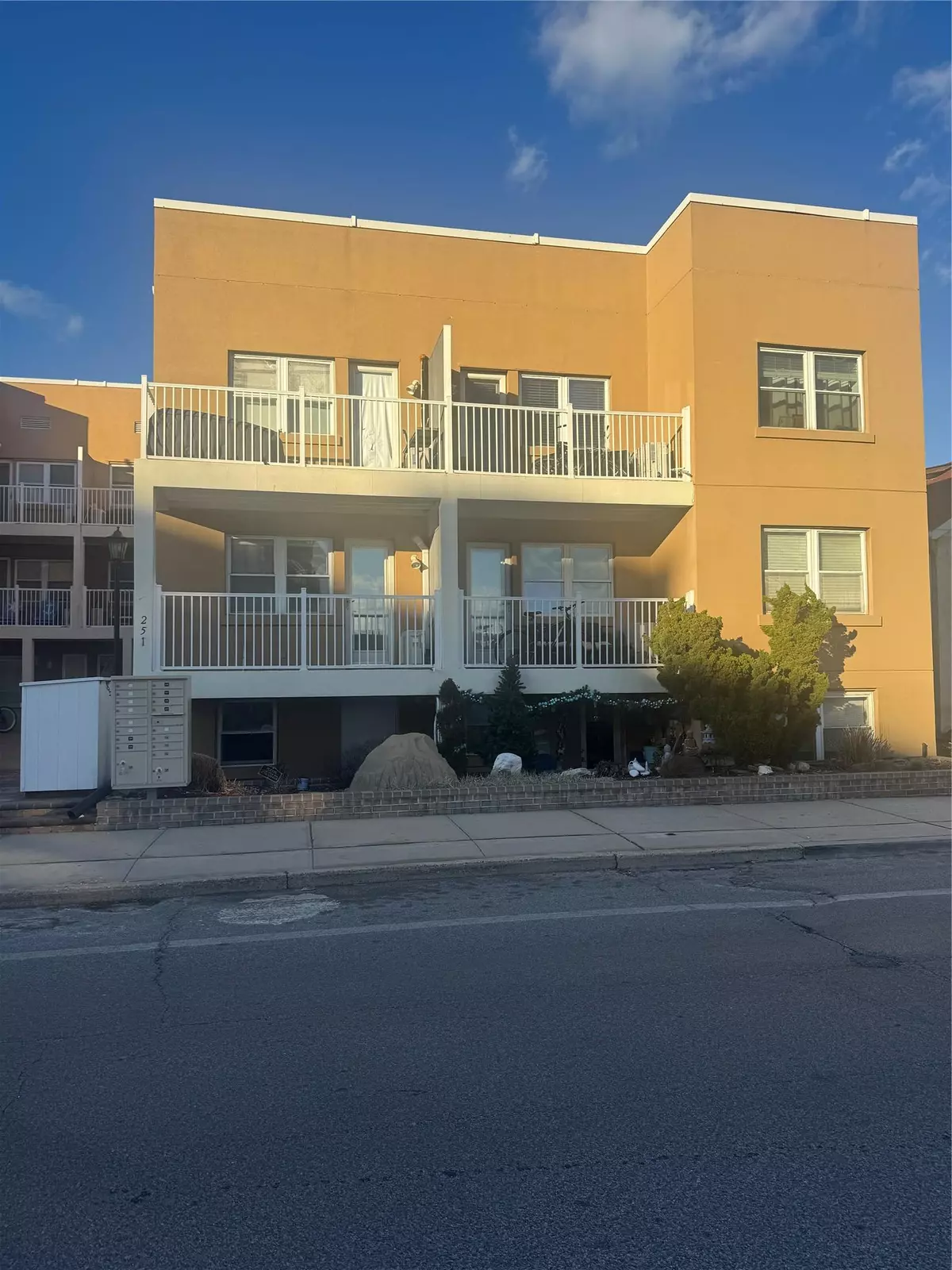 Long Beach, NY 11561,251 W Broadway #210