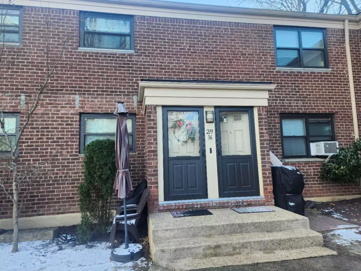 Oakland Gardens, NY 11364,219-36 75 AVE ##1