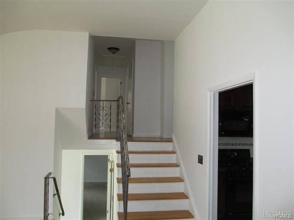 Scarsdale, NY 10583,7 Theresa LN