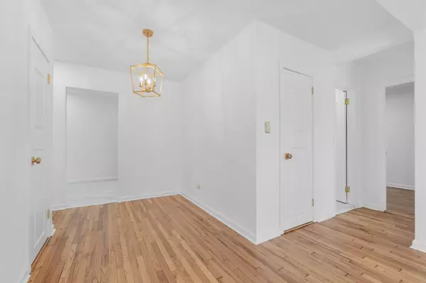 Jackson Heights, NY 11372,37-27 86th ST #2O