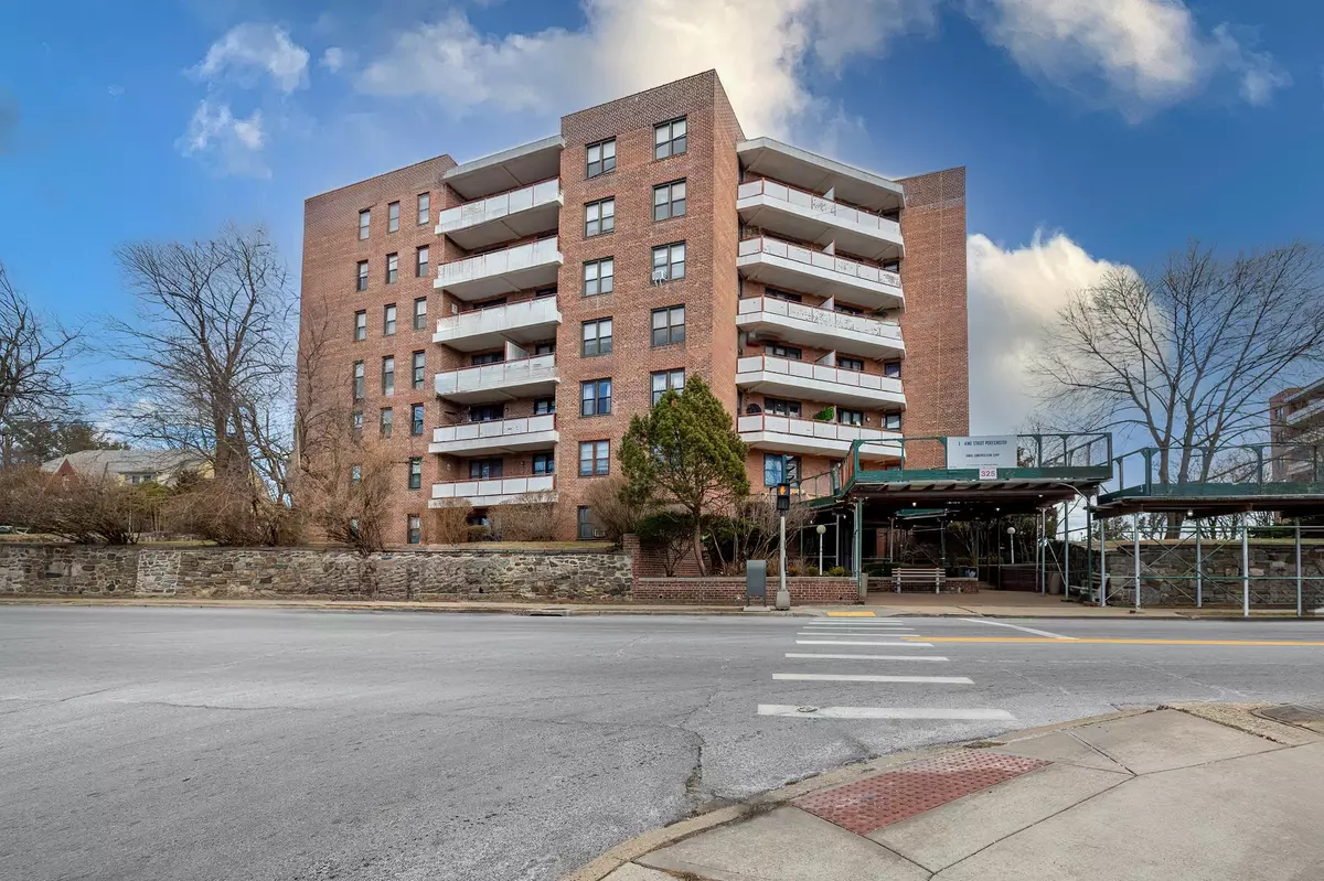 Port Chester, NY 10573,325 King #5L