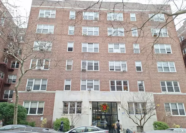 Jackson Heights, NY 11372,35-21 79th ST #4E