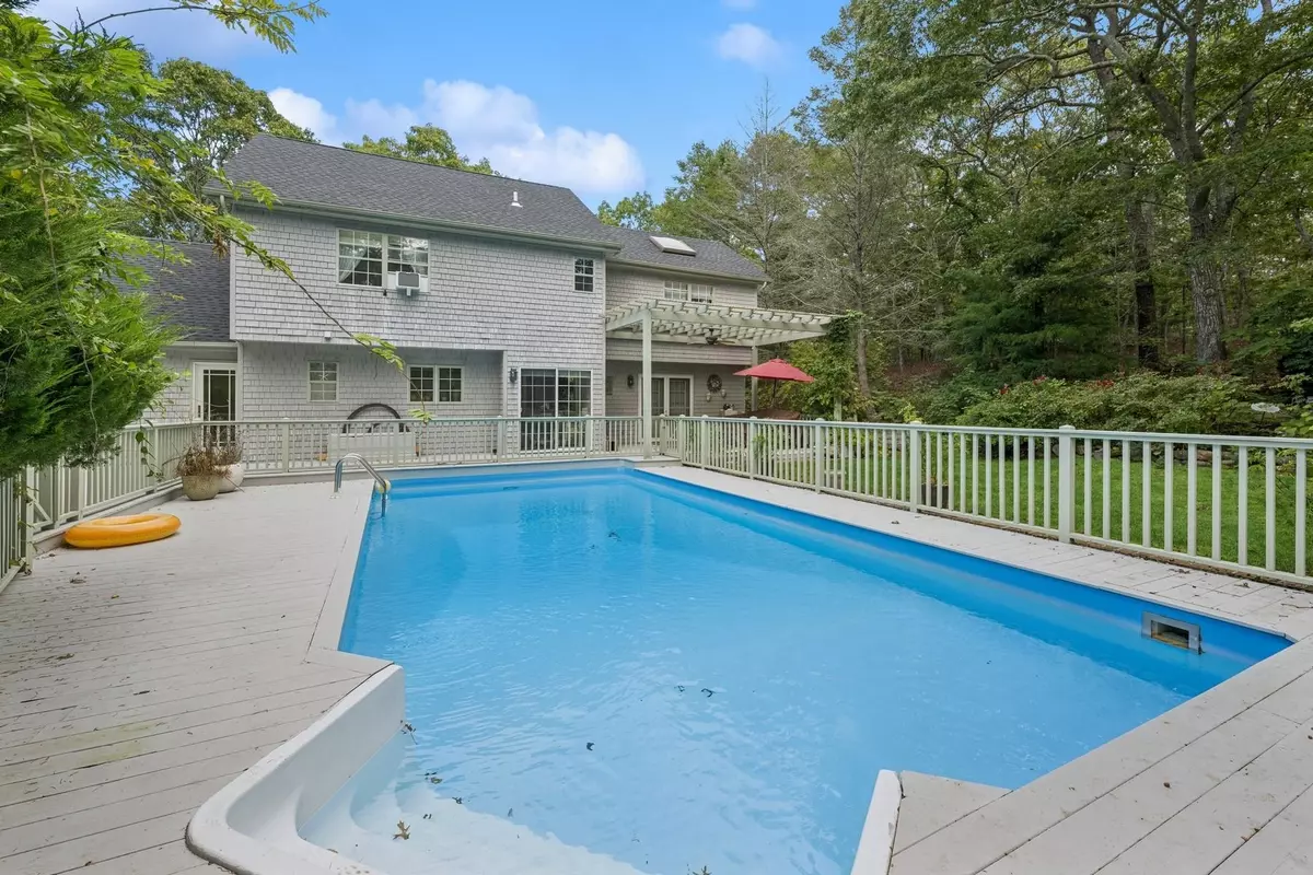 East Hampton, NY 11937,6 Wolf Way