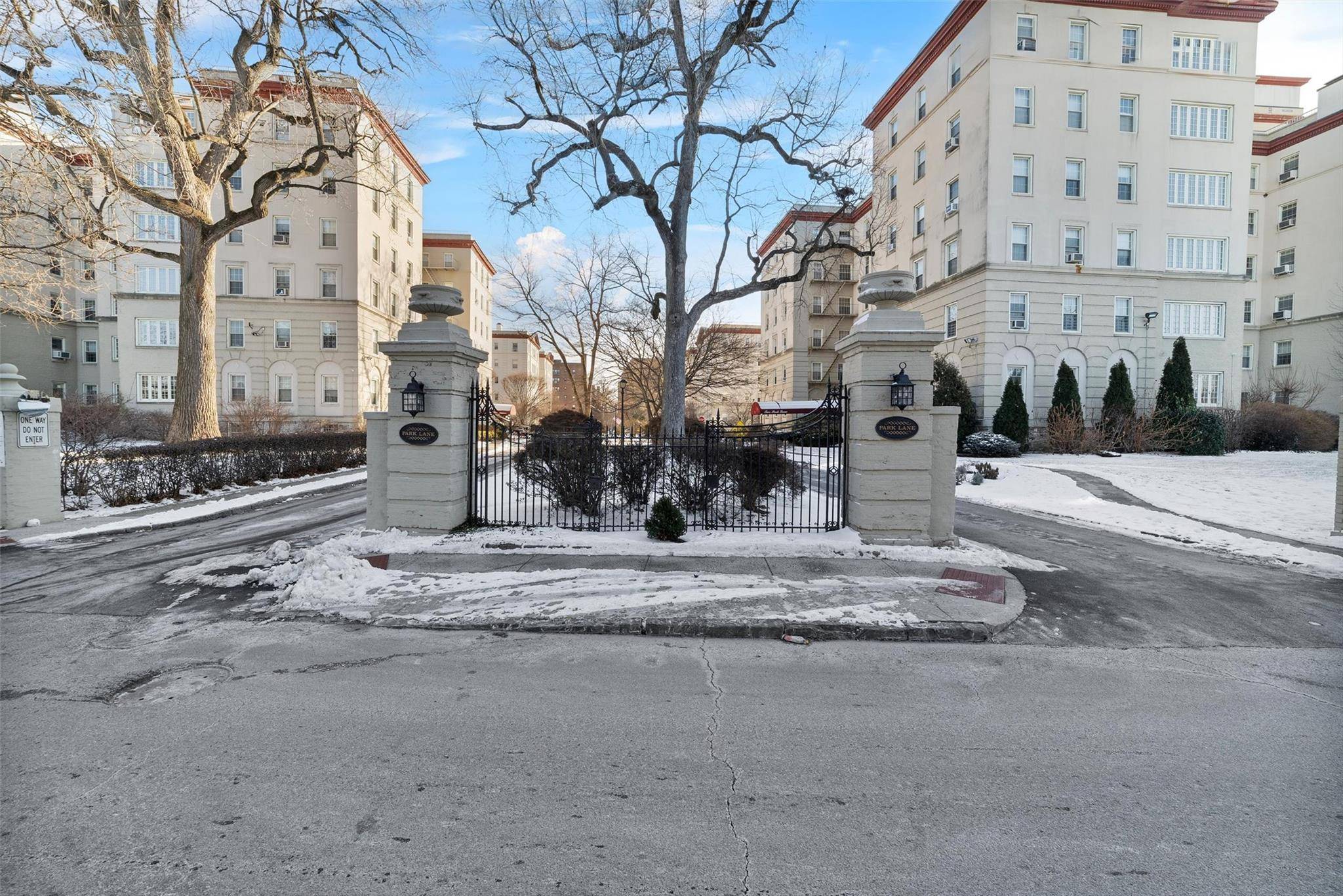 Mount Vernon, NY 10552,2 Park LN #3C