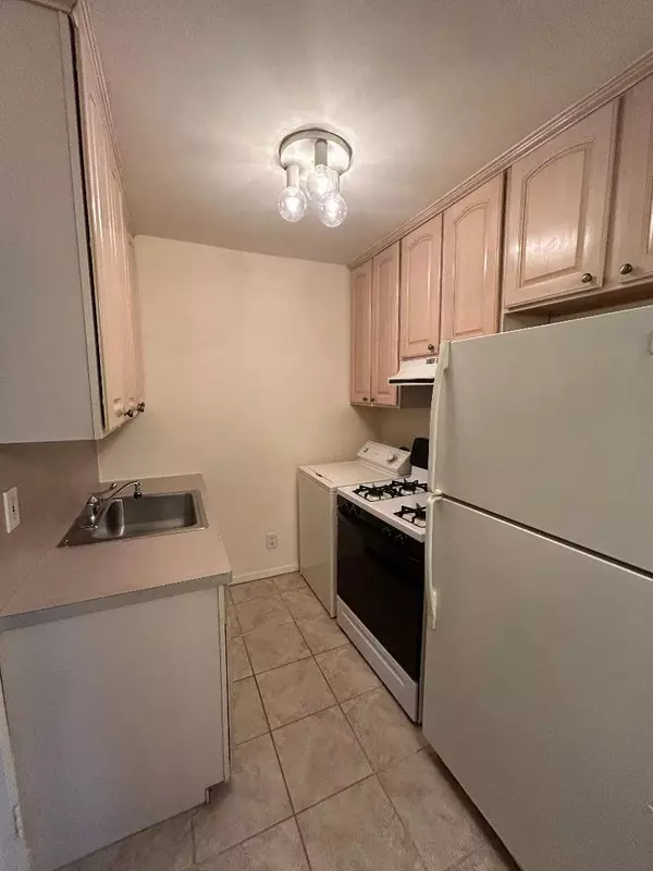 Whitestone, NY 11357,163-86 17th AVE #4-113