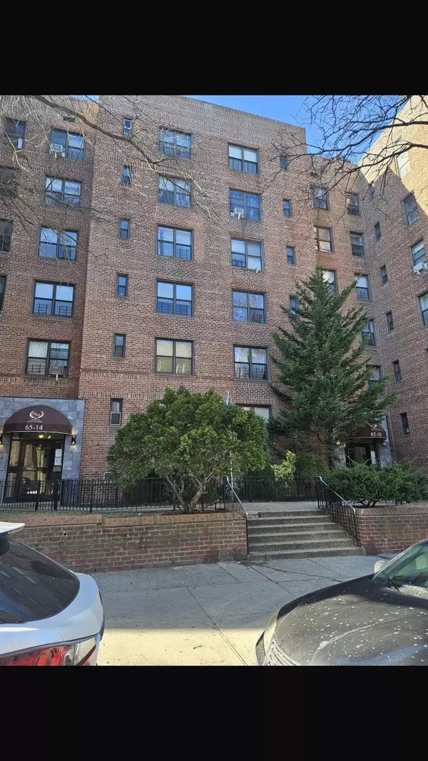 Forest Hills, NY 11375,65-10 108 ST #5N