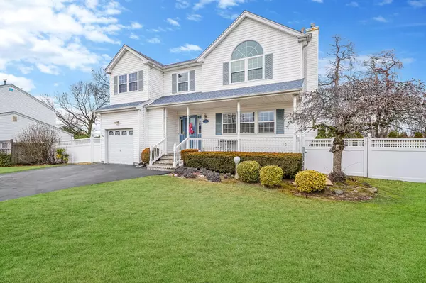 East Islip, NY 11730,19 Belcul CT