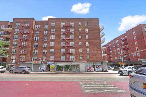 Flushing, NY 11355,42-95 Main ST #2G