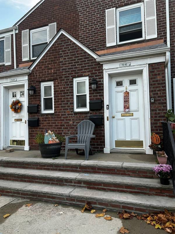 73 42 255 ST #GV69H21, Glen Oaks, NY 11004