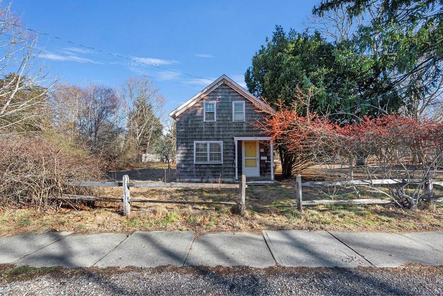 76 Floyd ST, East Hampton, NY 11937