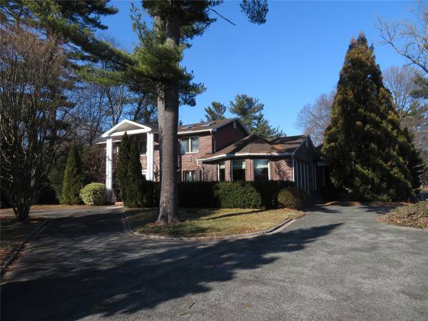 Old Westbury, NY 11568,1 Bridle Path DR