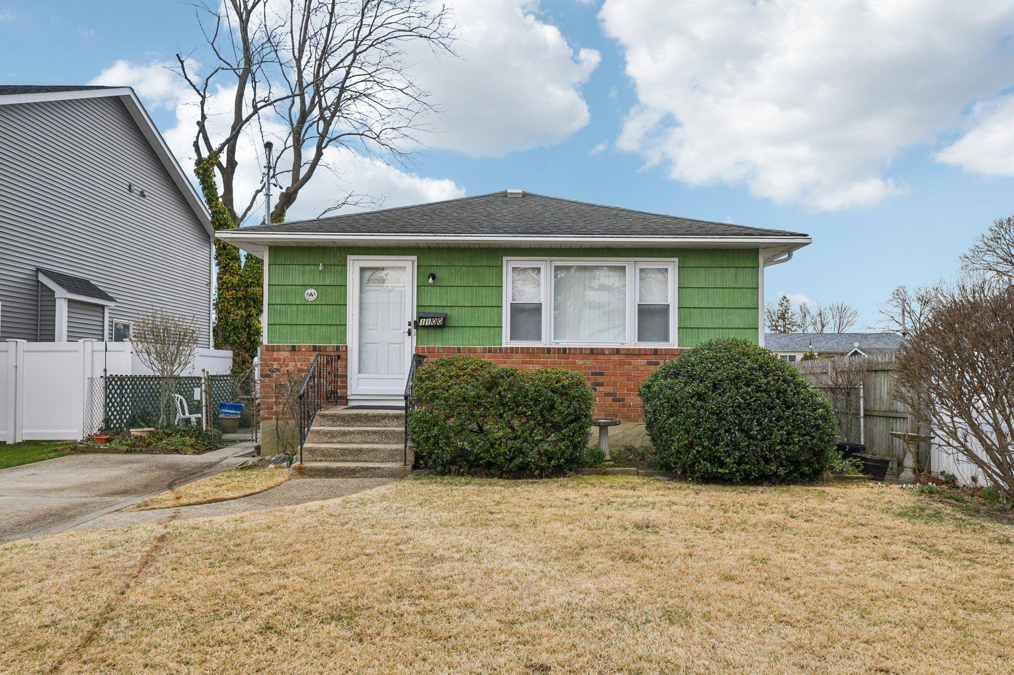 1100 America AVE, West Babylon, NY 11704