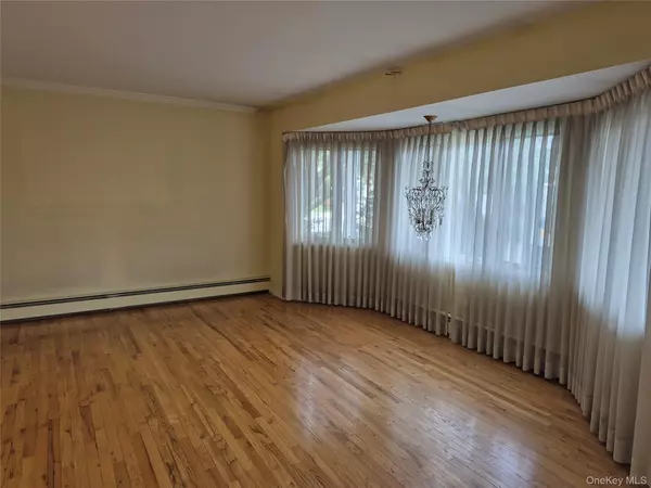 North Bellmore, NY 11710,2418 Knob Hill DR