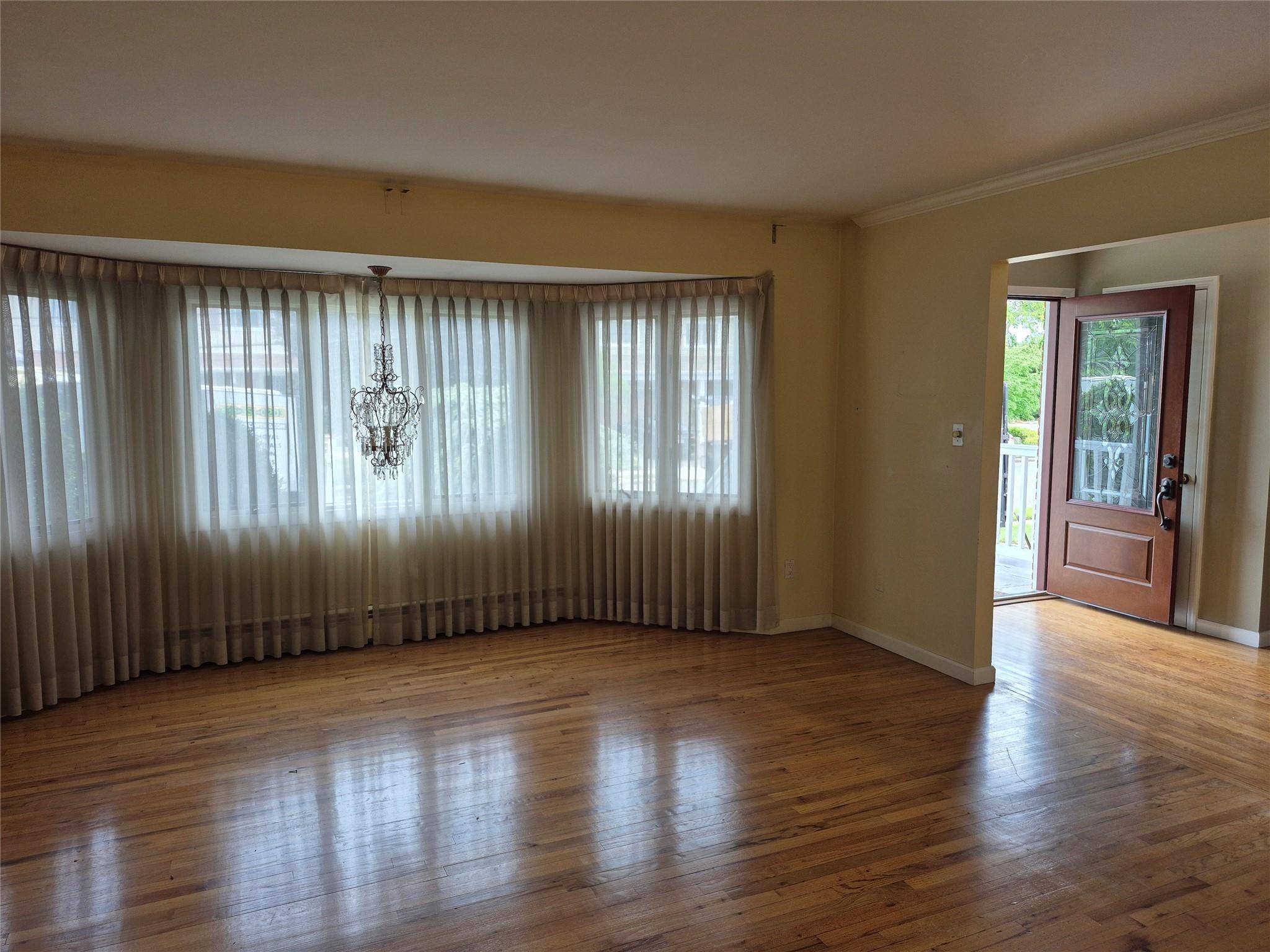 North Bellmore, NY 11710,2418 Knob Hill DR