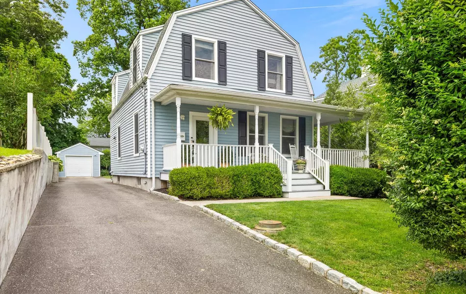 30 Locust LN, Oyster Bay, NY 11771