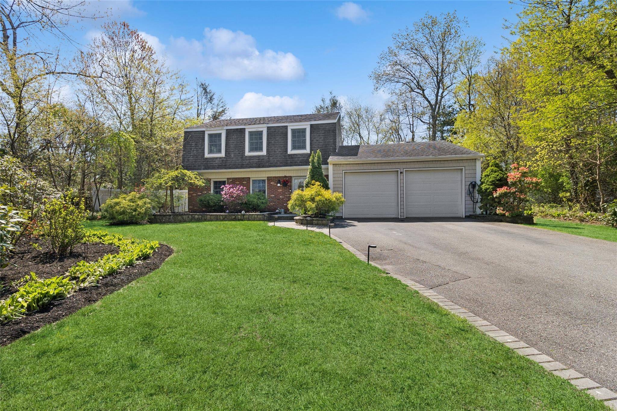 11 W Parsons CT, Setauket, NY 11733