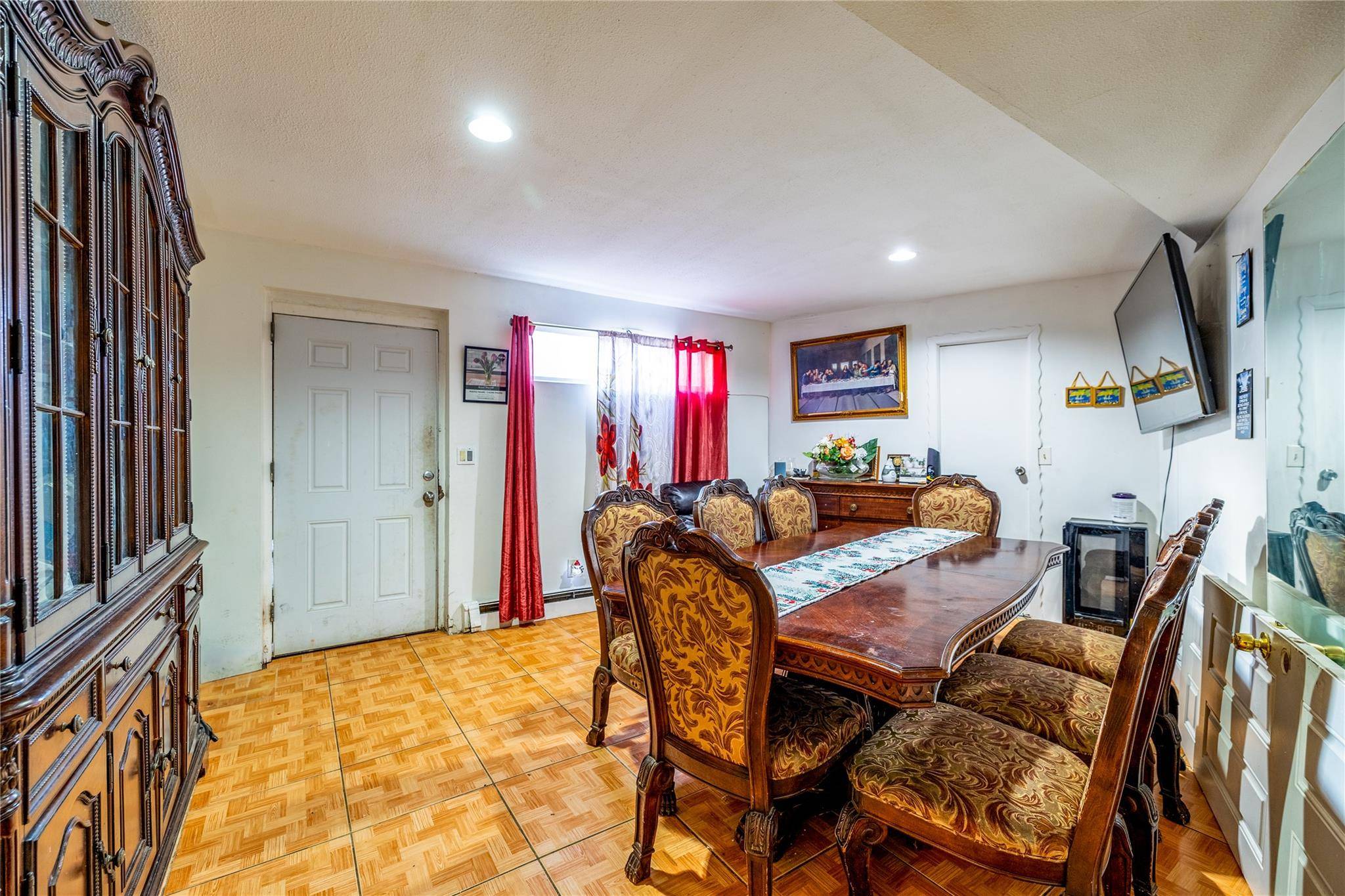 Saint Albans, NY 11412,186-02 Foch BLVD