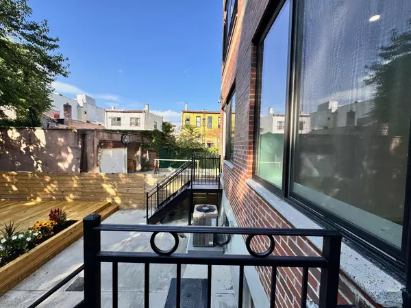 Ridgewood, NY 11385,1821 Grove ST
