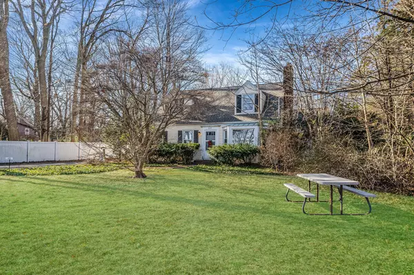 454 W Main ST, Huntington, NY 11743
