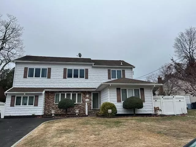 6B Center ST, Ronkonkoma, NY 11779