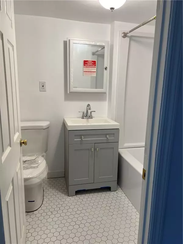 Bronx, NY 10470,147 E 236th ST