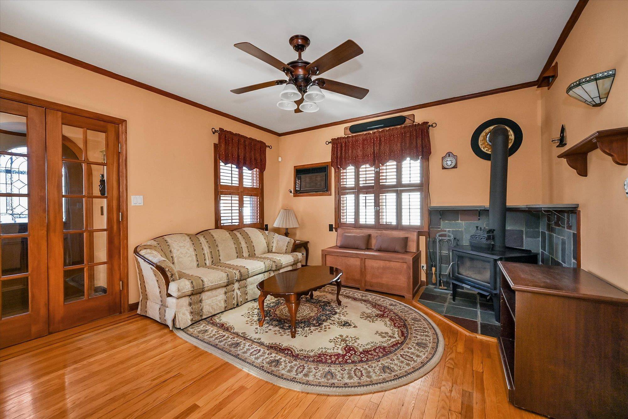 Bellerose Manor, NY 11427,80-19 236th ST