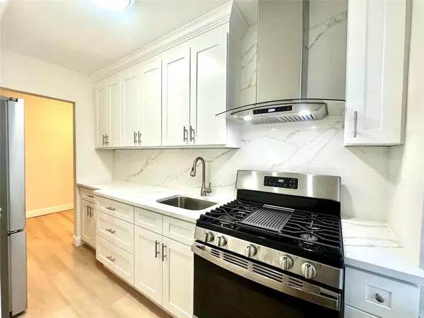 43-40 Union St #2L, Flushing, NY 11355