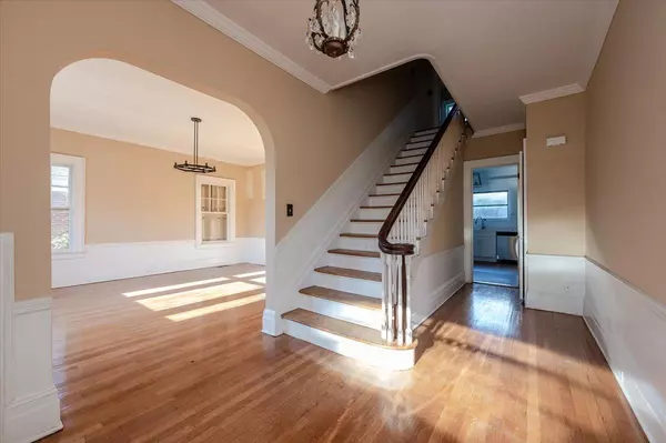 Woodmere, NY 11598,896 central AVE #a