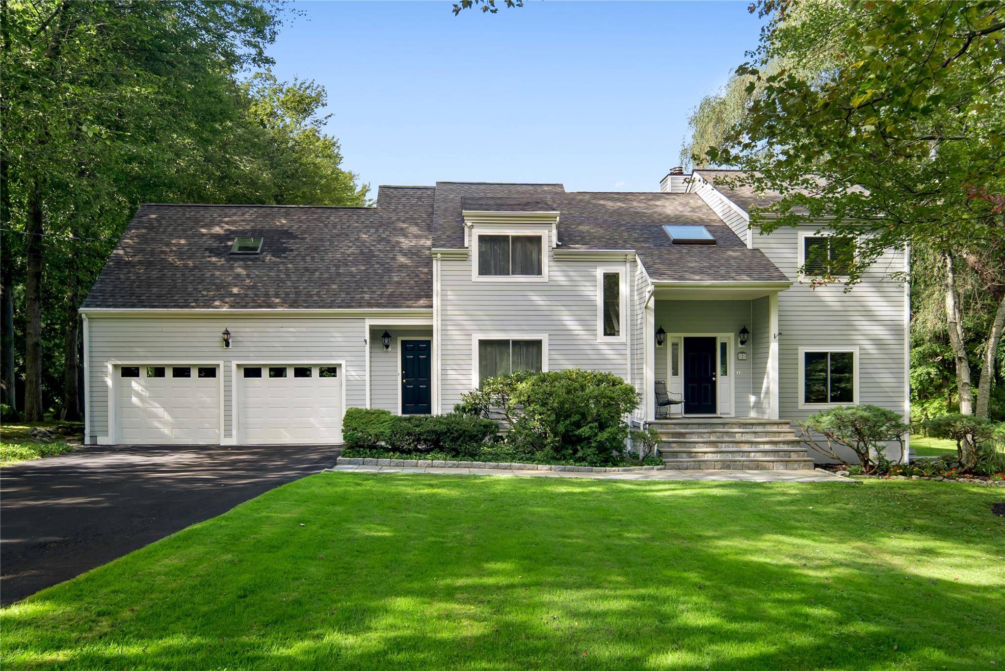 2 Hunter DR,  Armonk,  NY 10504