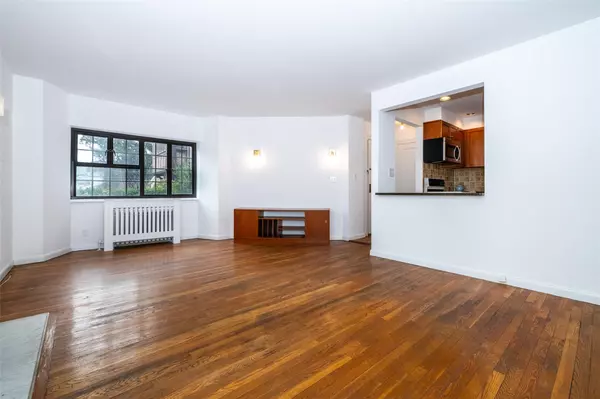 Rye, NY 10580,6 Davis AVE #B12
