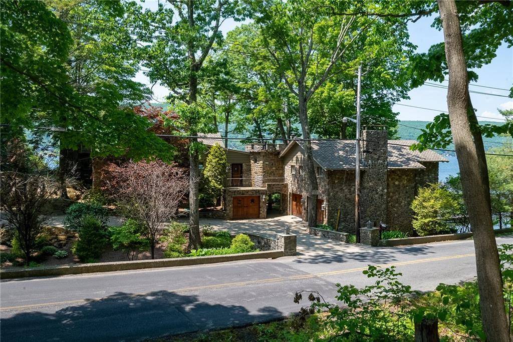 401 E Shore RD, Greenwood Lake, NY 10925