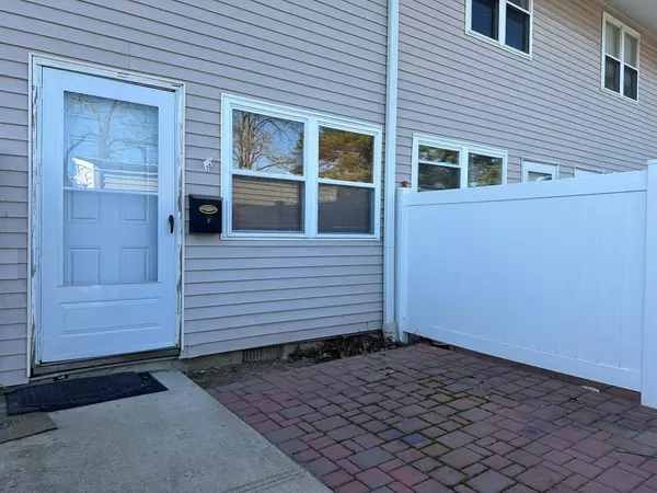 26 Townhouse RD #26, Huntington Station, NY 11746