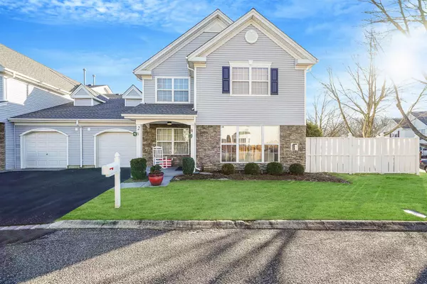 2 Tracie LN, Middle Island, NY 11953