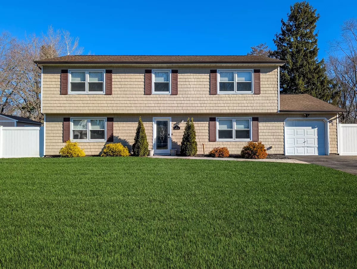 South Setauket, NY 11720,5 Lyndon LN