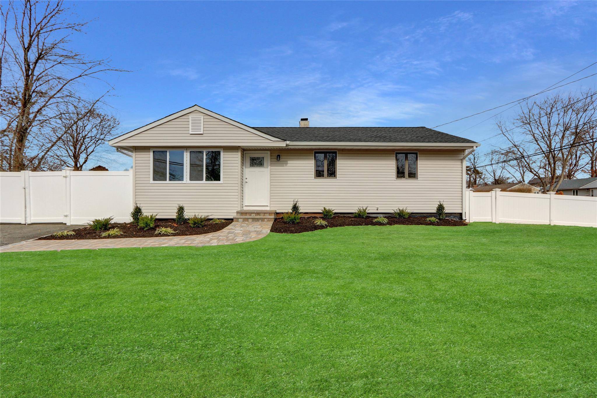 2203 Knickerbocker AVE, Medford, NY 11763