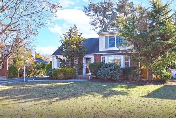 24 Surrey DR, Merrick, NY 11566