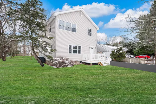 Hampton Bays, NY 11946,7 Cora CT