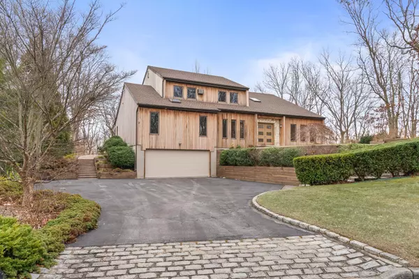 Dix Hills, NY 11746,9 Talburn LN