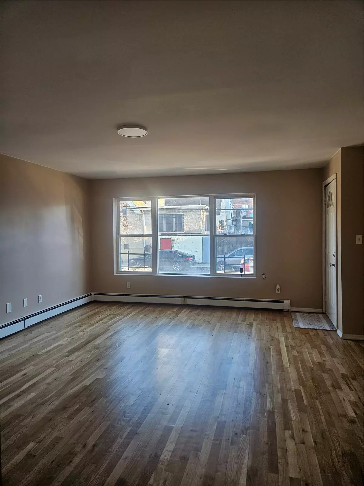 Far Rockaway, NY 11691,13-22 augustina av