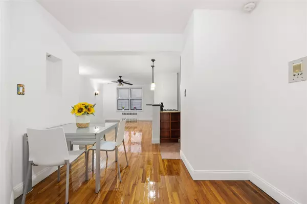 Briarwood, NY 11435,140-10 84th DR #1B
