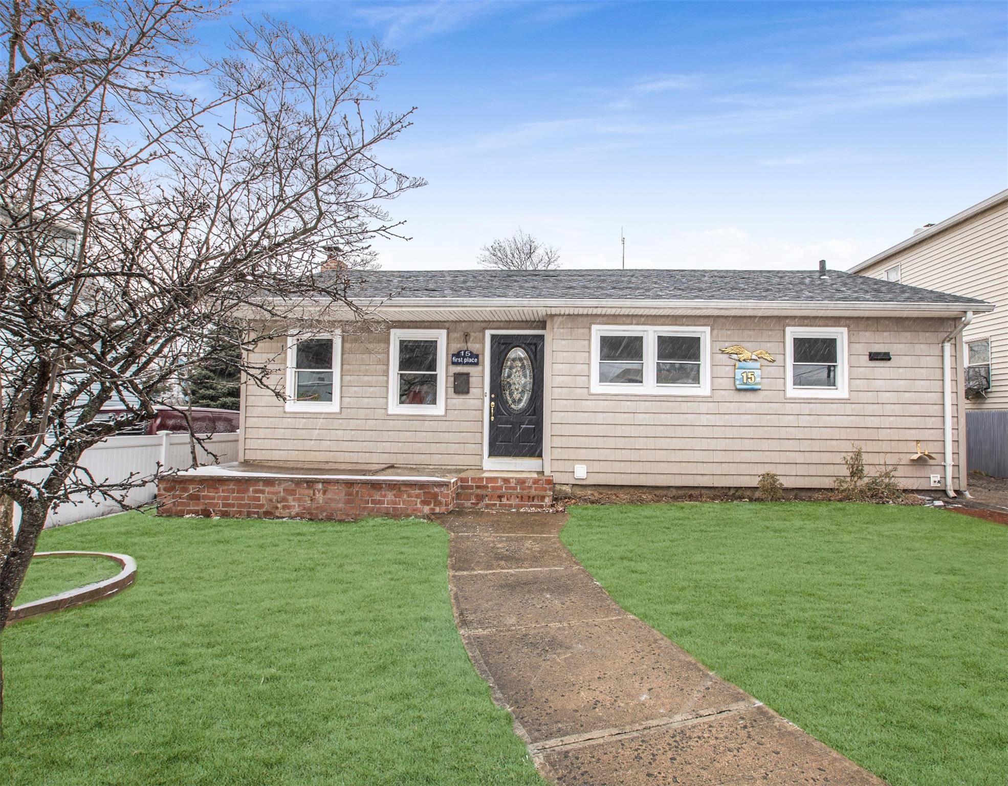 15 1st PL, New Hyde Park, NY 11040