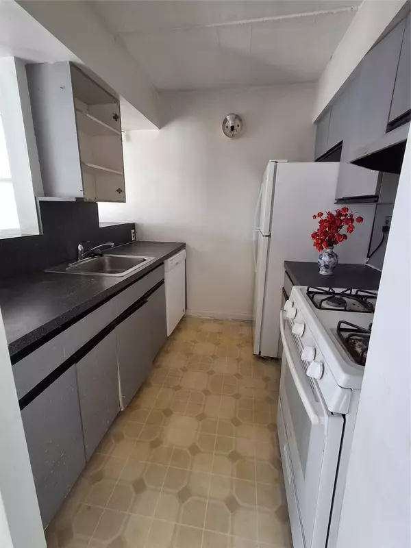 Flushing, NY 11358,170-20 Crocheron AVE #205