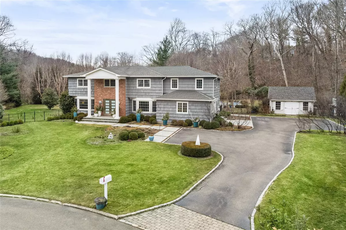 Huntington, NY 11743,9 Flower Hill CT