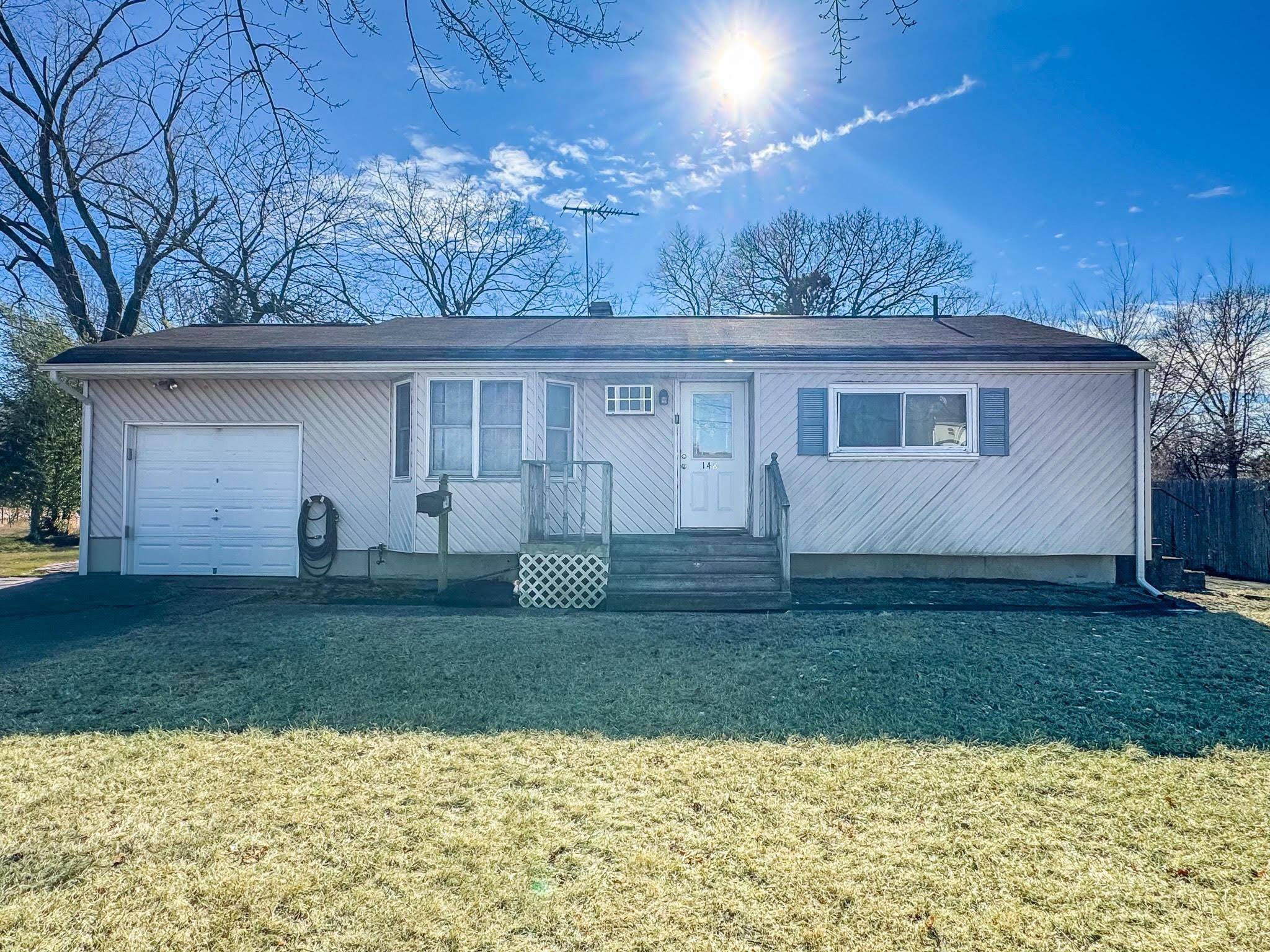 148 Sugarwood LN, Central Islip, NY 11722