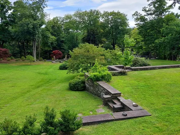 Tuxedo Park, NY 10987,118 Tower Hill RD