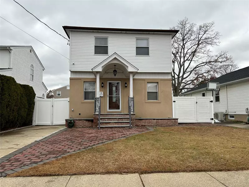 2427 Gladmore ST, East Meadow, NY 11554