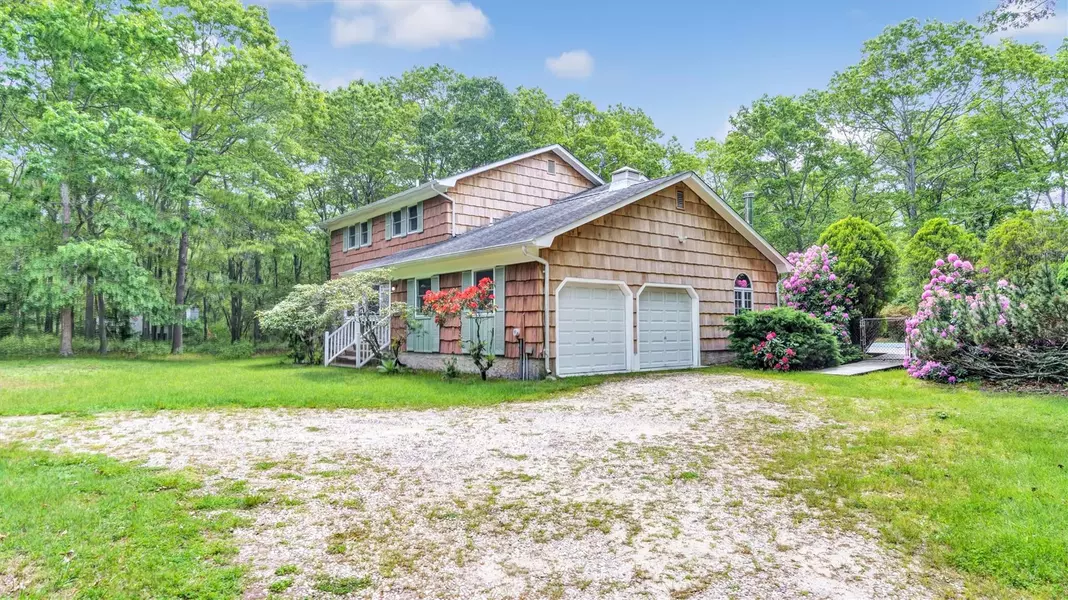 47A Old Squires RD, Hampton Bays, NY 11946