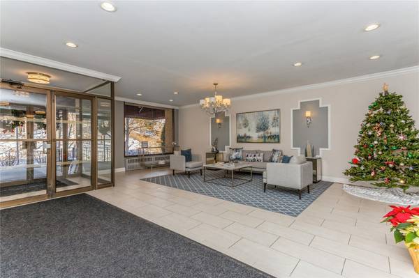 Mount Kisco, NY 10549,100 Diplomat DR #4B