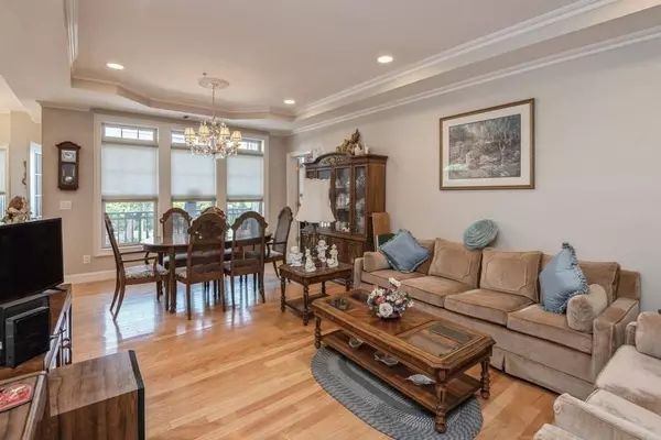Westbury, NY 11590,319 Trotting LN #23