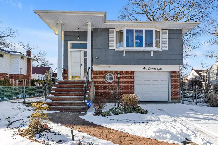 178 E Melrose ST, Valley Stream, NY 11580